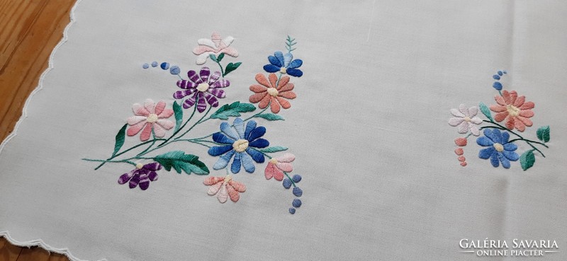 Embroidered white cotton tablecloth, needlework 71 x 34 cm.