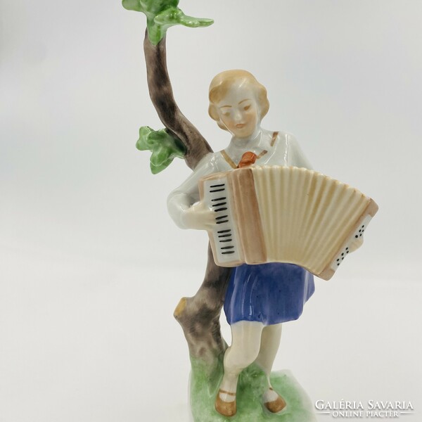 A pioneering girl with an accordion, a collector's rare porcelain figure from Herend, socialist realist propaganda