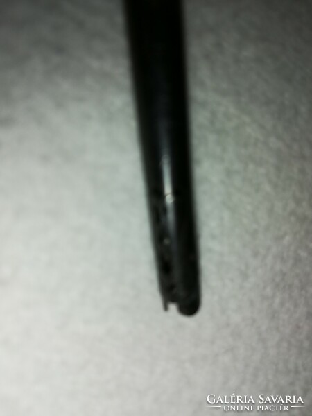 Faragott kutyafejű tollszár