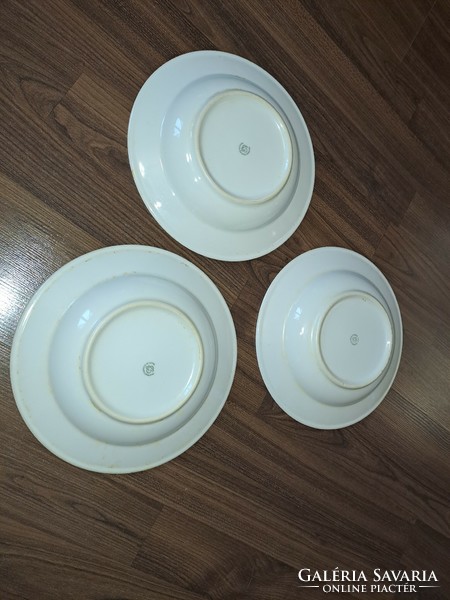 Díszes tányérok 23 cm