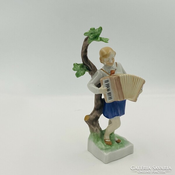 Úttörő lány harmonikával, gyűjtői ritka Herendi porcelán figura szocreál propaganda