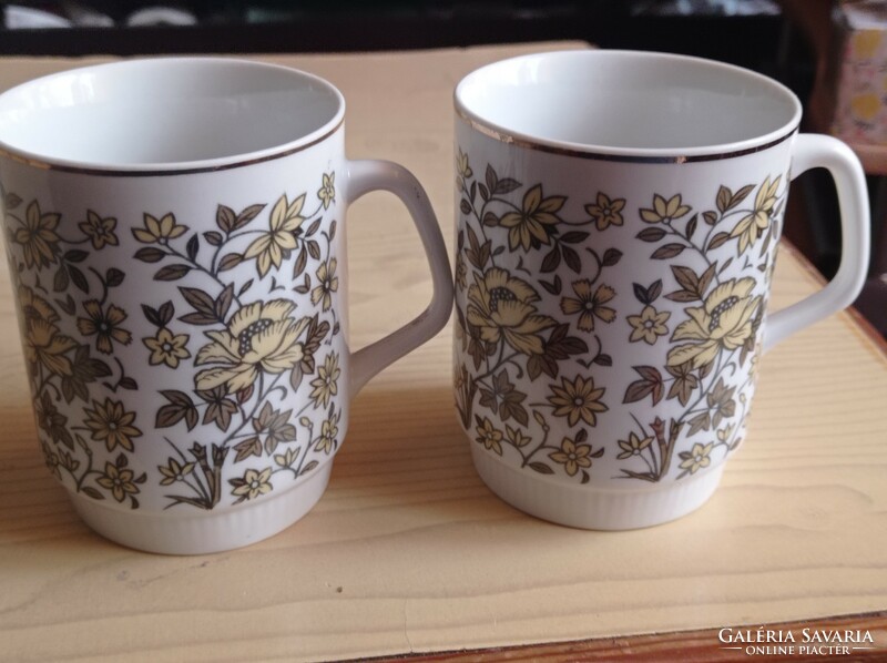 2 flawless retro Chinese mugs with skirts