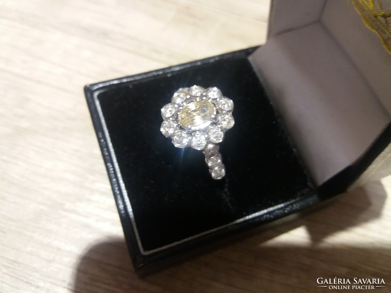 2.89 ct Gyémántokkal-Zafír gyűrű 18 kr.Igazolással