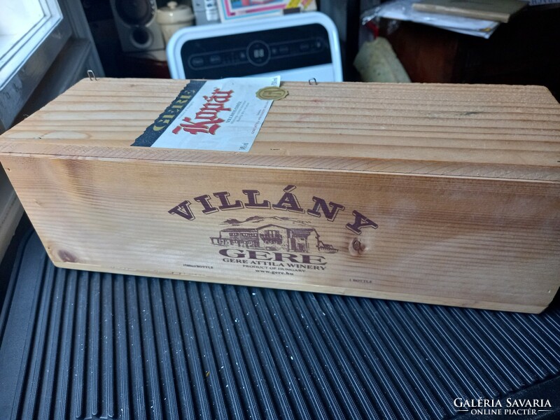 Villány wine region: gere / barren wine decoration box, with company logo / emblem (2009), wine accessories