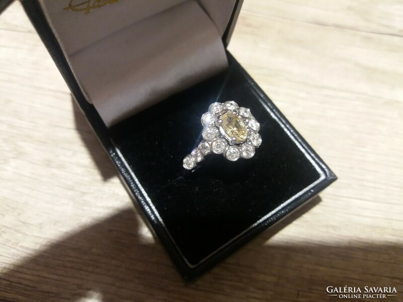 2.89 ct Gyémántokkal-Zafír gyűrű 18 kr.Igazolással