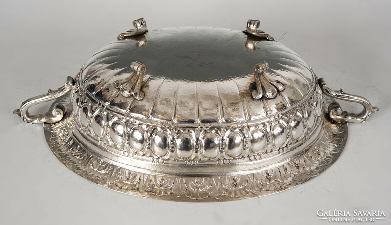 Bowl with silver handles - richly decorated