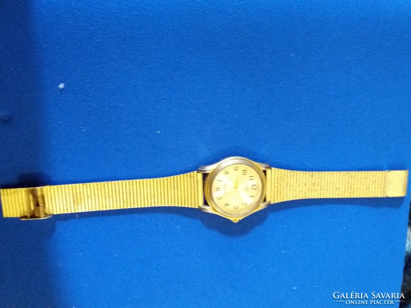 Old casio water resistant men's quartz wristwatch not tested according to the pictures