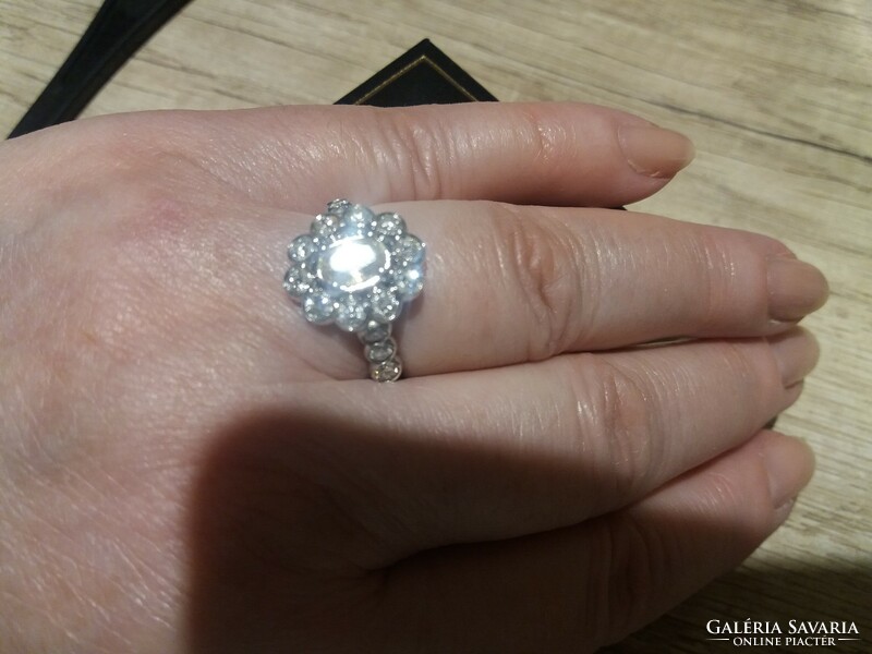 2.89 ct Gyémántokkal-Zafír gyűrű 18 kr.Igazolással