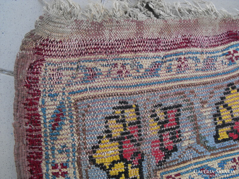 Régi, antik szőnyeg, kézi, vastag, mérete 148 x 103 cm rojtok nélkül