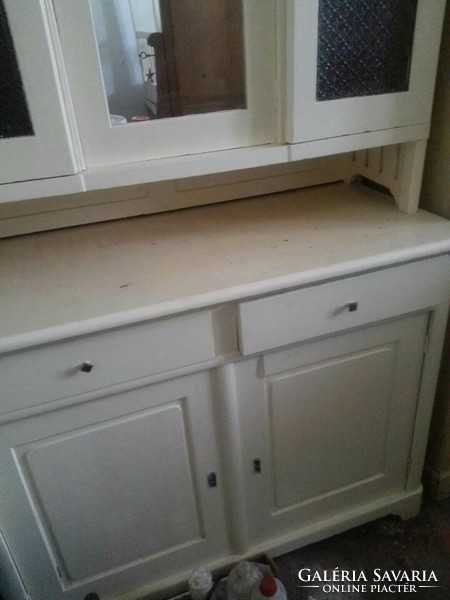 Kitchen cabinet