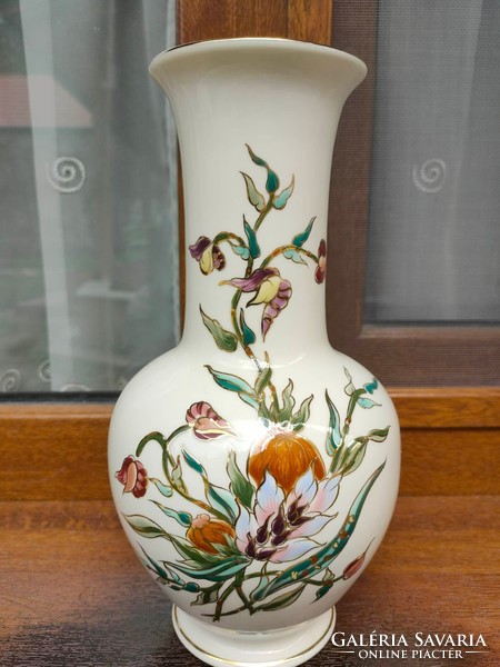 Zsolnay virágos váza, kézzel festett 26 cm