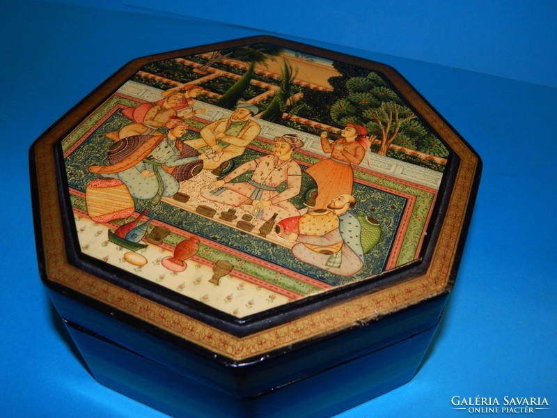 Szépséges perzsa lakkdoboz miniatür festménnyel kiváló állapotban