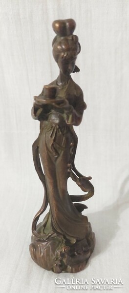 Antik réz kínai pincérnő figura