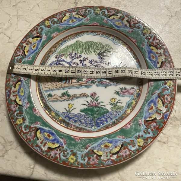 Kínai színes festett porcelán tál + 2 db kistányér vitrin állapotú