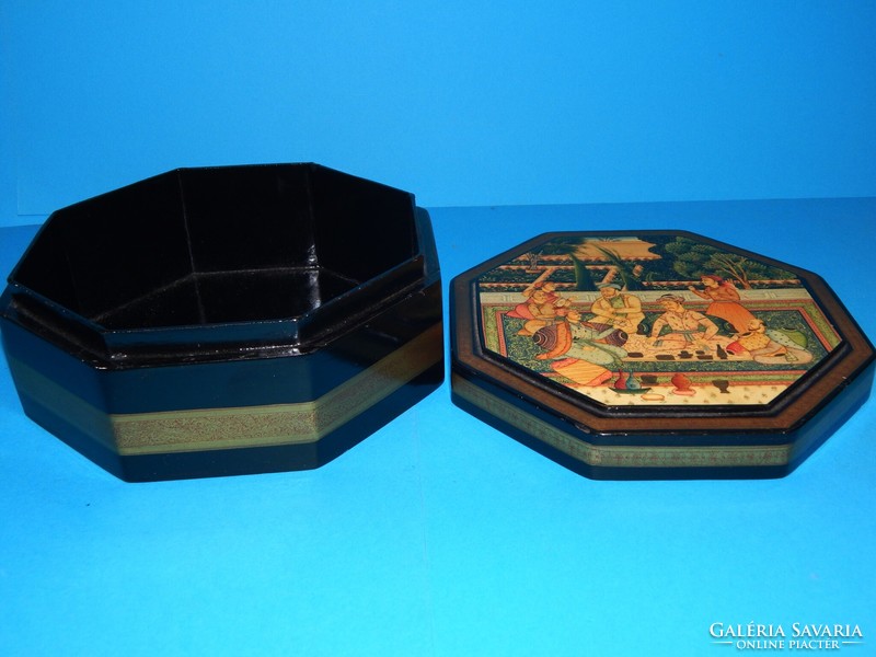 Beautiful Persian lacquer box with miniature painting in excellent condition