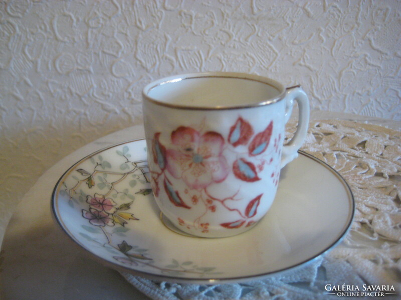 Antik , finom osztrák porcelánból készült , mokkás  csésze / 4,5 cm /  és kistányér  / 10,5 cm /