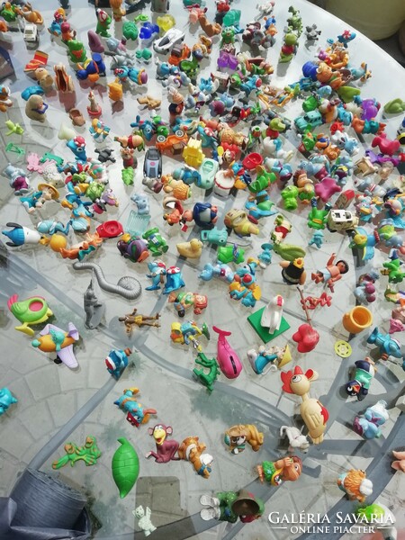 More than 200 old and retro kinder figures