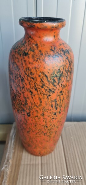 Modern stílusú kerámia váza