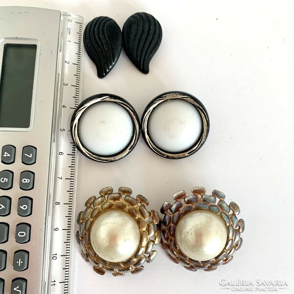 3 Pairs of old ear clips, vintage earrings, the jewelry is from the 1960s/70s clip on earrings