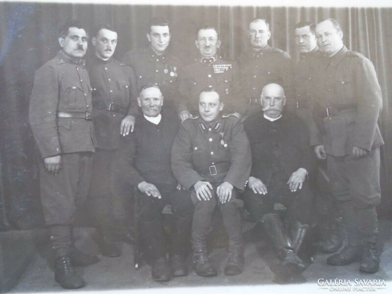 D194985 soldier photo officers - awards - 1944k - Gödöllő -czangar gy. Workshop - kodak