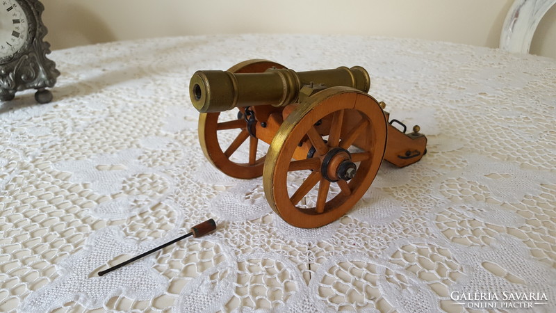 Copper and wooden cannon model, table decoration