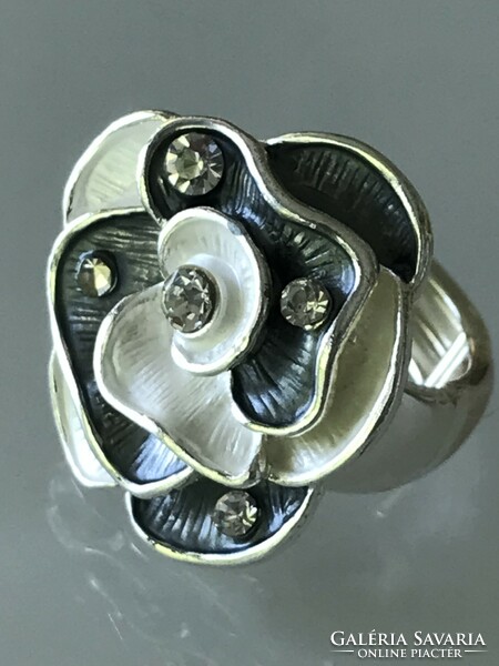 Silver-plated ring with an enameled flower head, shining crystal eye