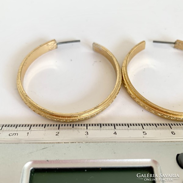 Striking metal large hoop vintage earrings, the jewelry is from the 1980s