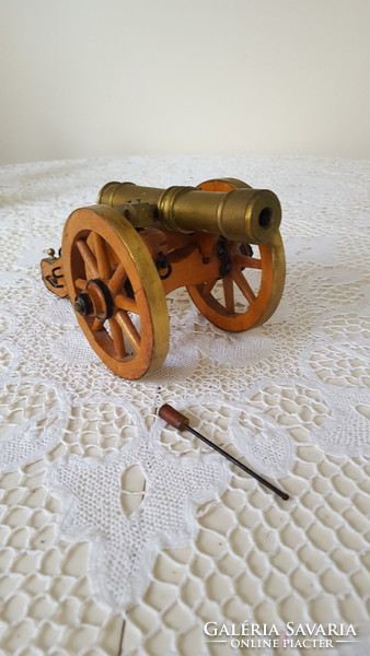 Copper and wooden cannon model, table decoration