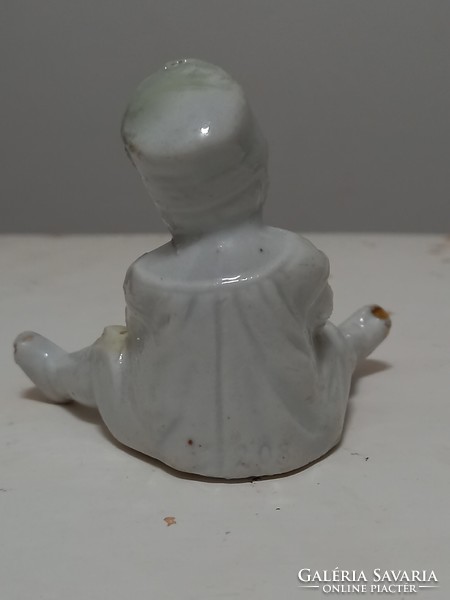 Furulyázó Kislány- Antik porcelán figura.