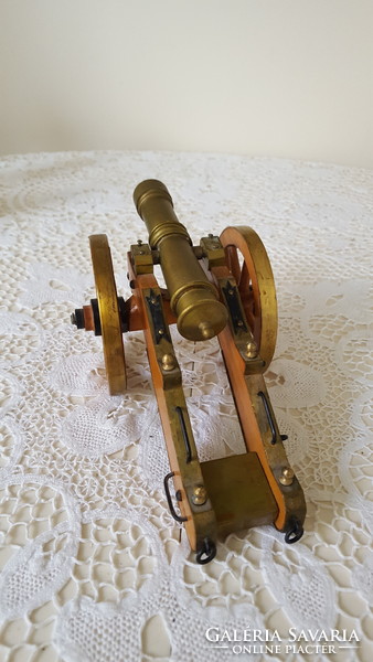 Copper and wooden cannon model, table decoration