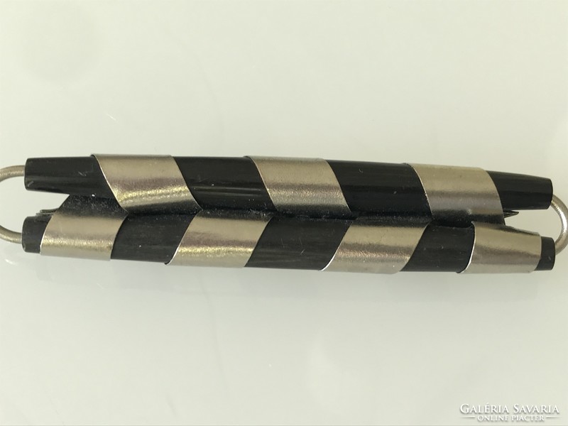 Art deco bross fekete bakelitből és ezüstözött fémből, 10,5 x 2 cm