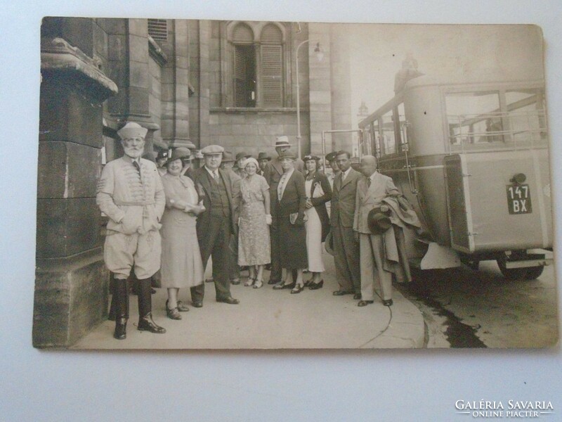 D194984 old photo - Budapest - group photo - bus 1920k Hungarian photographer Erzsi Páladin utca 11