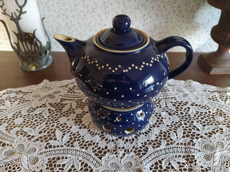 Echt bürgerel, high-quality, Austrian, ceramic pot with dots and keeping it warm