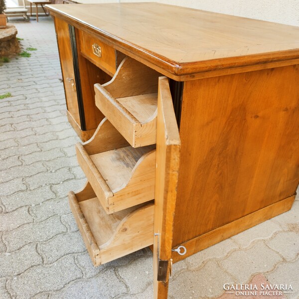 AKCIÓ! Szecessziós, antik, térbe rakható, dió furnéros, anyagában intarziás íróasztal