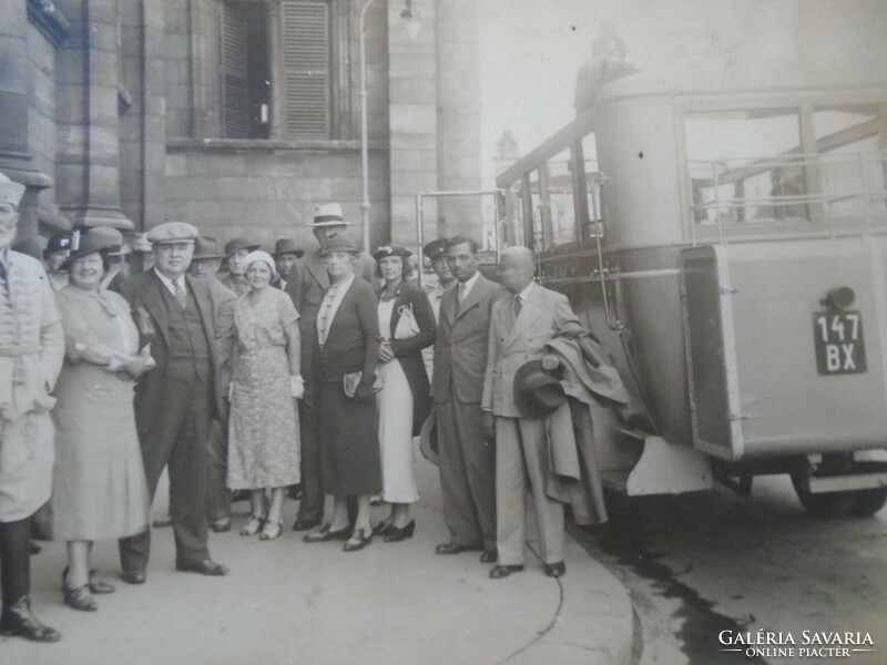 D194984  Régi fotó - Budapest - csoportkép -autóbusz 1920k Magyar Erzsi fényképész Nádor utca 11