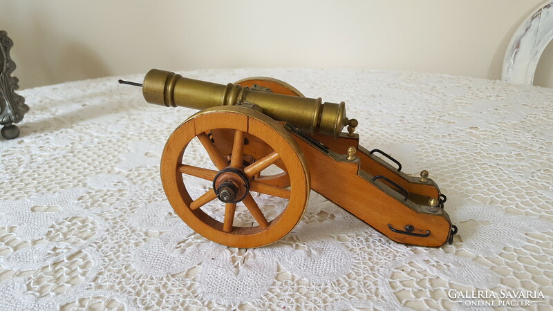 Copper and wooden cannon model, table decoration