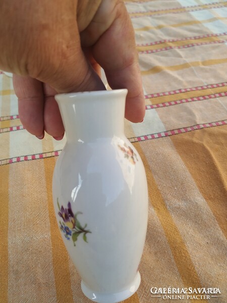 Hollóházi porcelán virágos váza eladó!