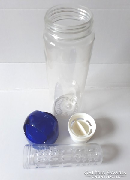 BPA-free plastic bottle (7.5 dl) with two types of inserts