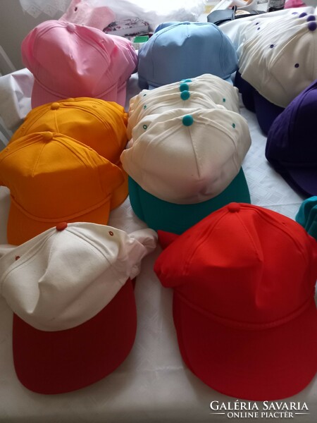 Baseball caps, the price applies to 4 pieces, 1 size can be used