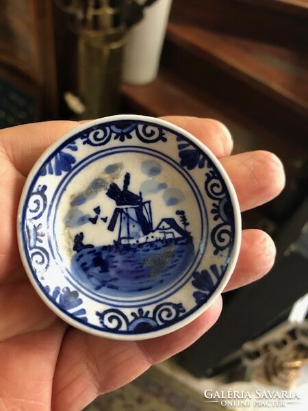 Delft porcelain bowl, size 6 cm, hand painted.