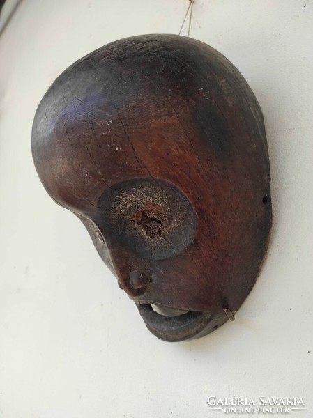Antik afrikai fa maszk Boki népcsoport Nigéria egyik szeme hiányzik leárazva Le dob 200 1973