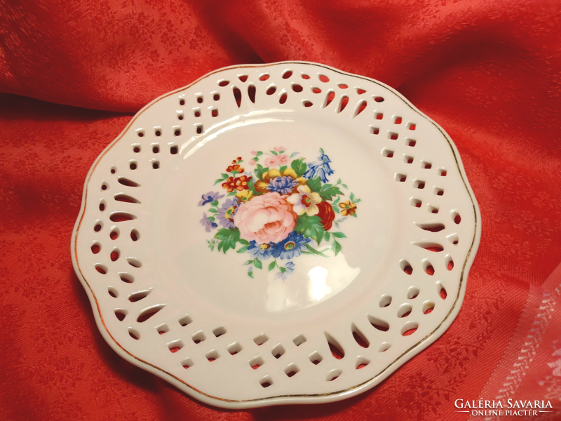 Porcelain plate with flower pattern