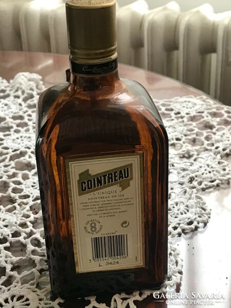 Cointreau francia likőrös ,vastag,sötétbarna üvegpalack.21x9 cm