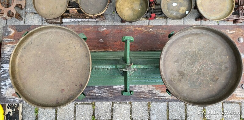 Marked force, two-arm cast iron 10-kilogram antique English scale with copper plates.