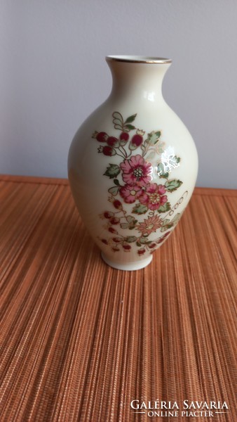 Zsolnay jelzett,számozott, vajszínű virágmintás kézi festésű hasas váza, eredeti, 15,5 X 9 cm