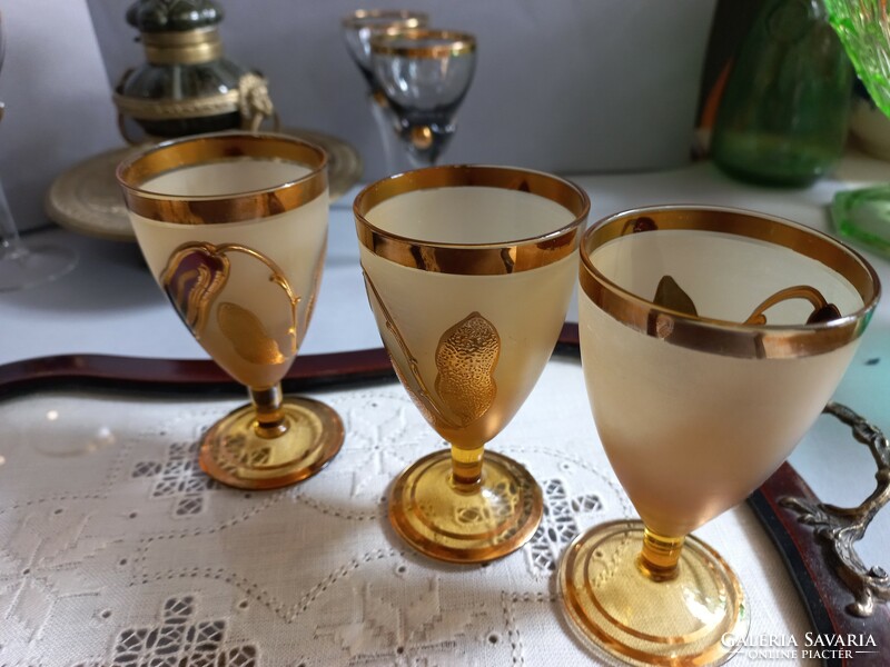 Murano Venetian amber liqueur glass, 24 kr. Decorated with gold