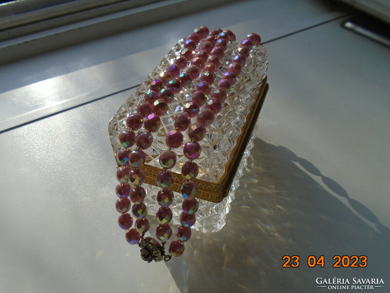 Különleges irizáló rózsaszín fazettált kristály gyöngyökből dupla soros nyakék díszes köves kapocs