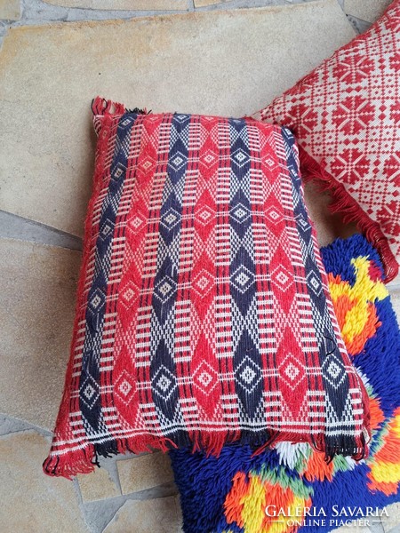 One of the old decorative pillows is pillow suba