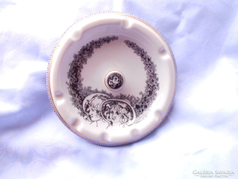 Hollóháza Jurcsák porcelain ashtray with László designer signature