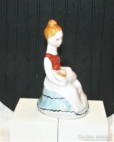 Anya gyermekével - Bodrogkeresztúri kerámia figura